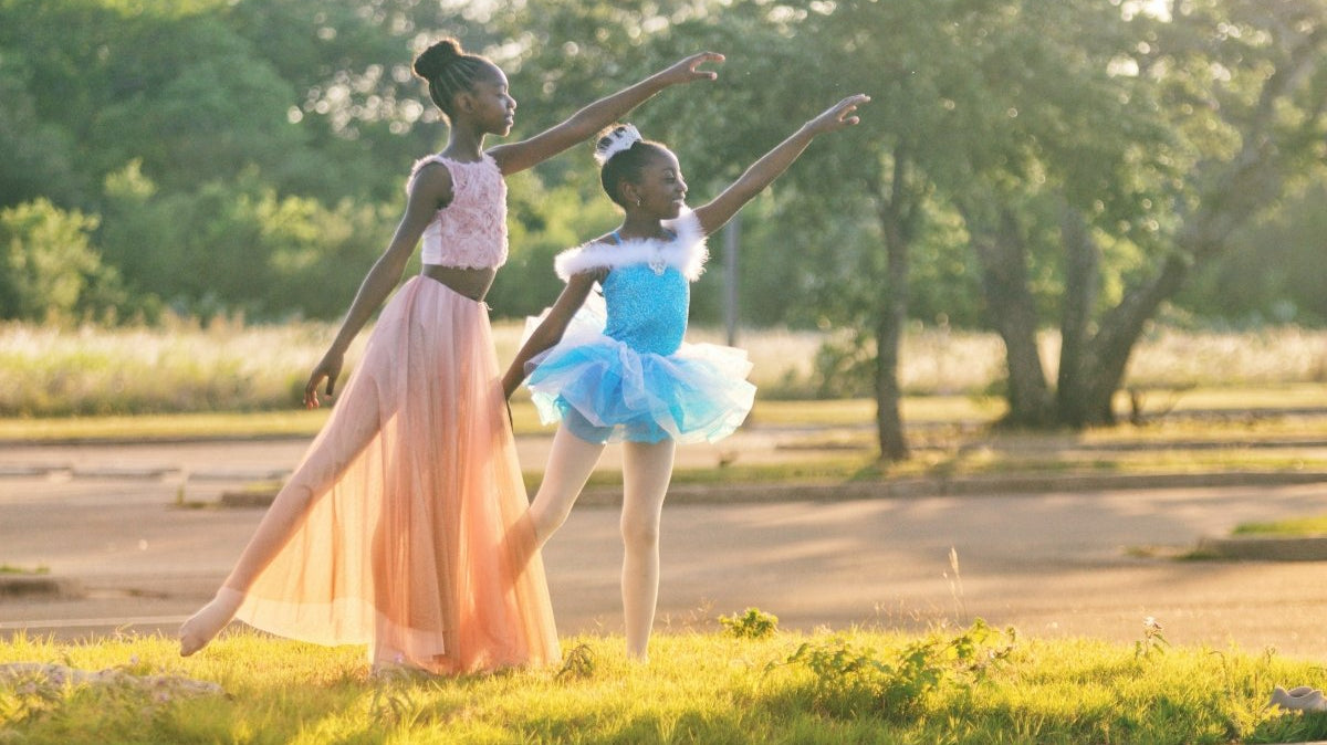 5 Ballet Arm Positions That Your Little Dancer Should Know - Stelle