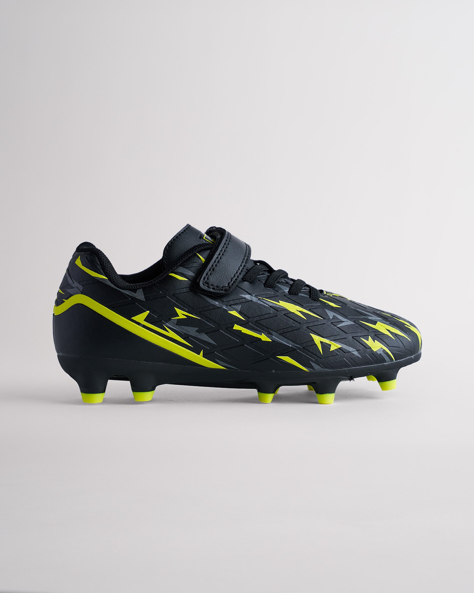 In A Flash Kids Soccer Cleats in Black Bolt