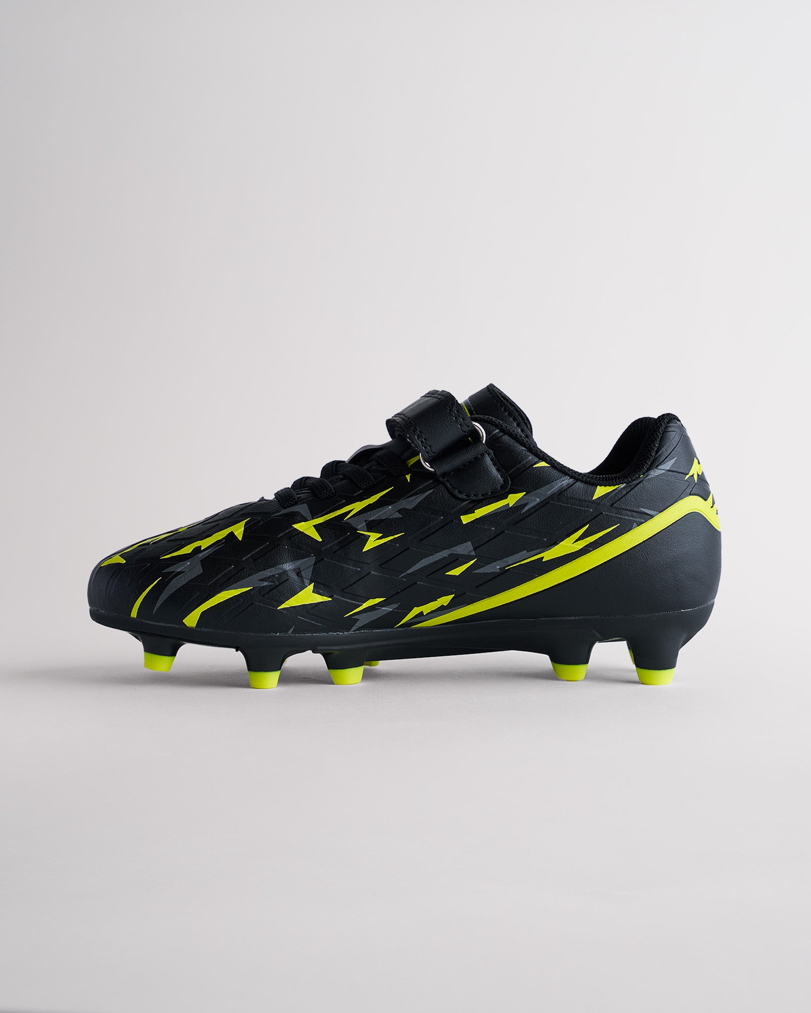 In A Flash Kids Soccer Cleats in Black Bolt