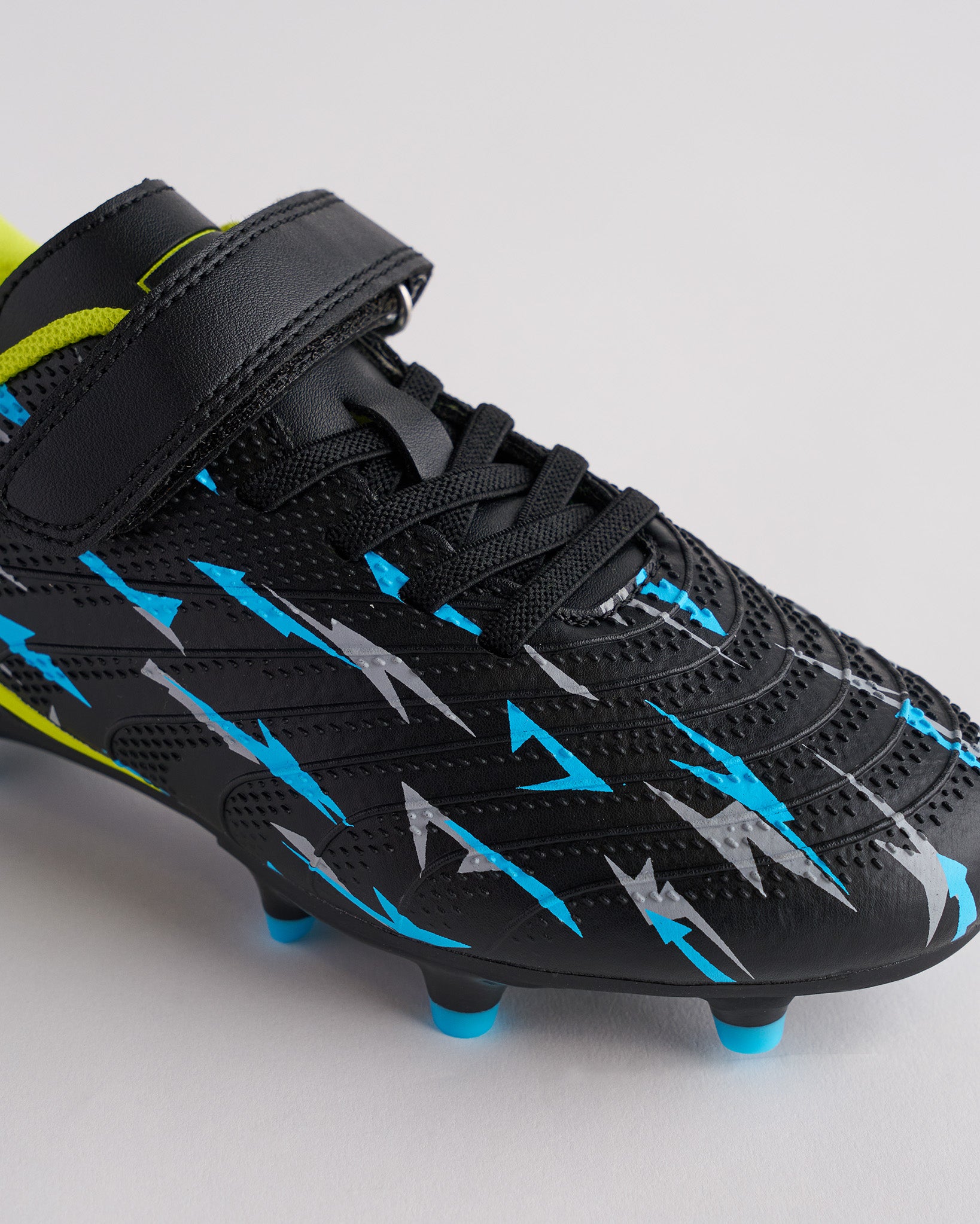 Gotta Bolt Kids Soccer Cleats in Black Voltage