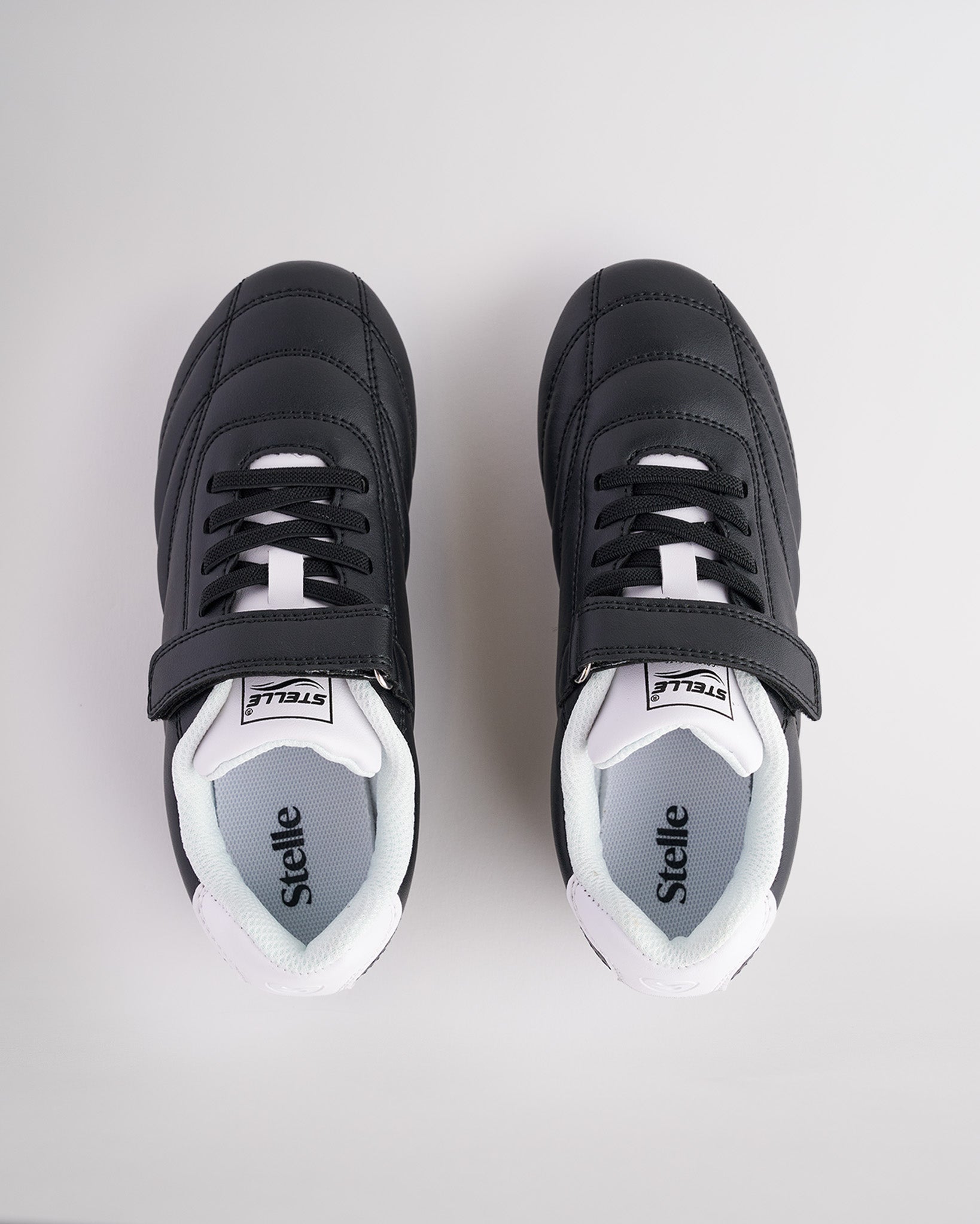 Kids Unisex Field Soccer Cleats in Black