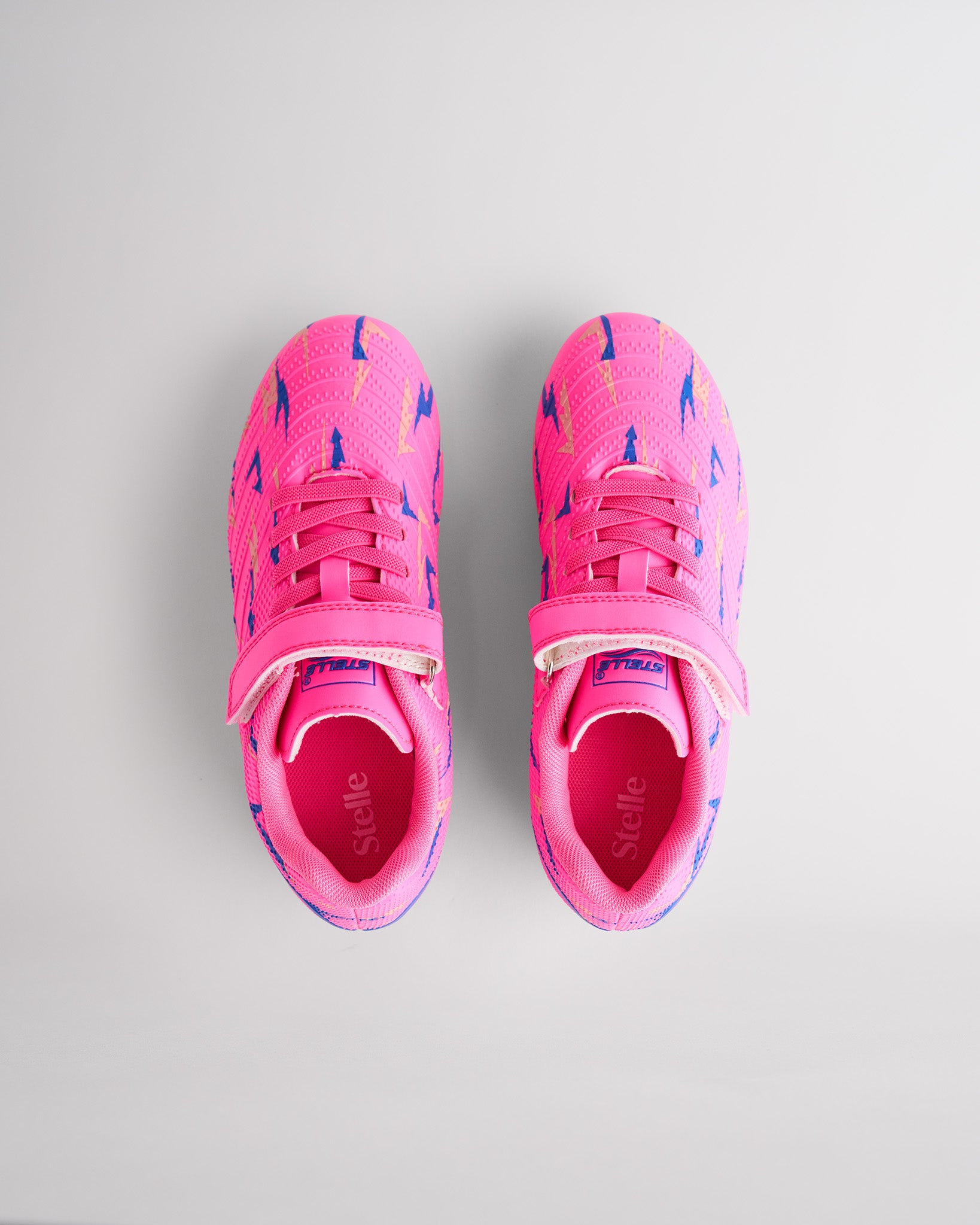 Gotta Bolt Kids Soccer Cleats in Neon Pink