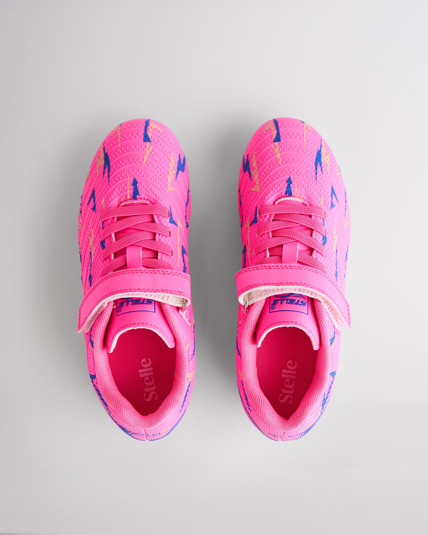 Gotta Bolt Kids Soccer Cleats in Neon Pink