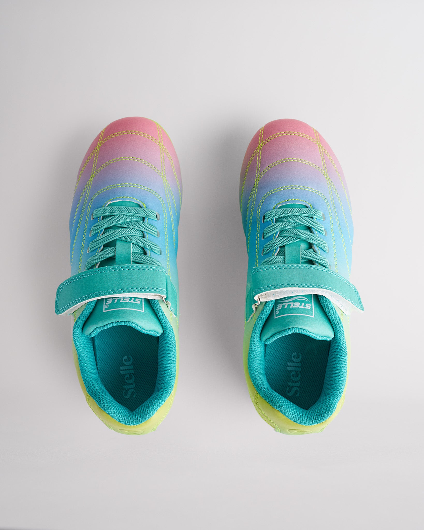 Kids Unisex Field Soccer Cleats in Prism Pop