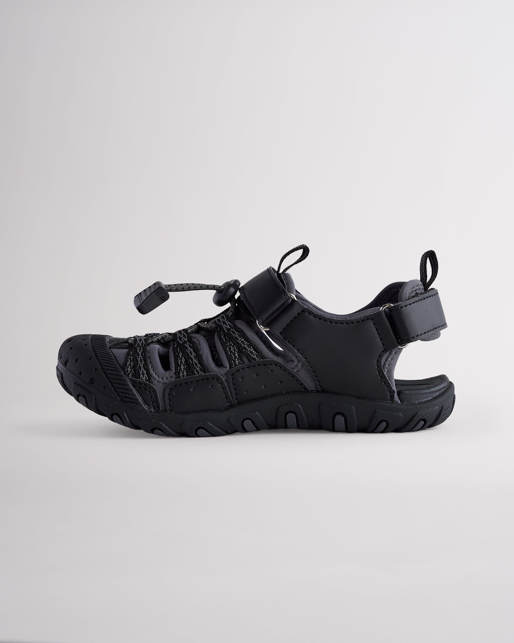 Kids sandals with secure strap closure, breathable design, and rugged outsole for outdoor activities