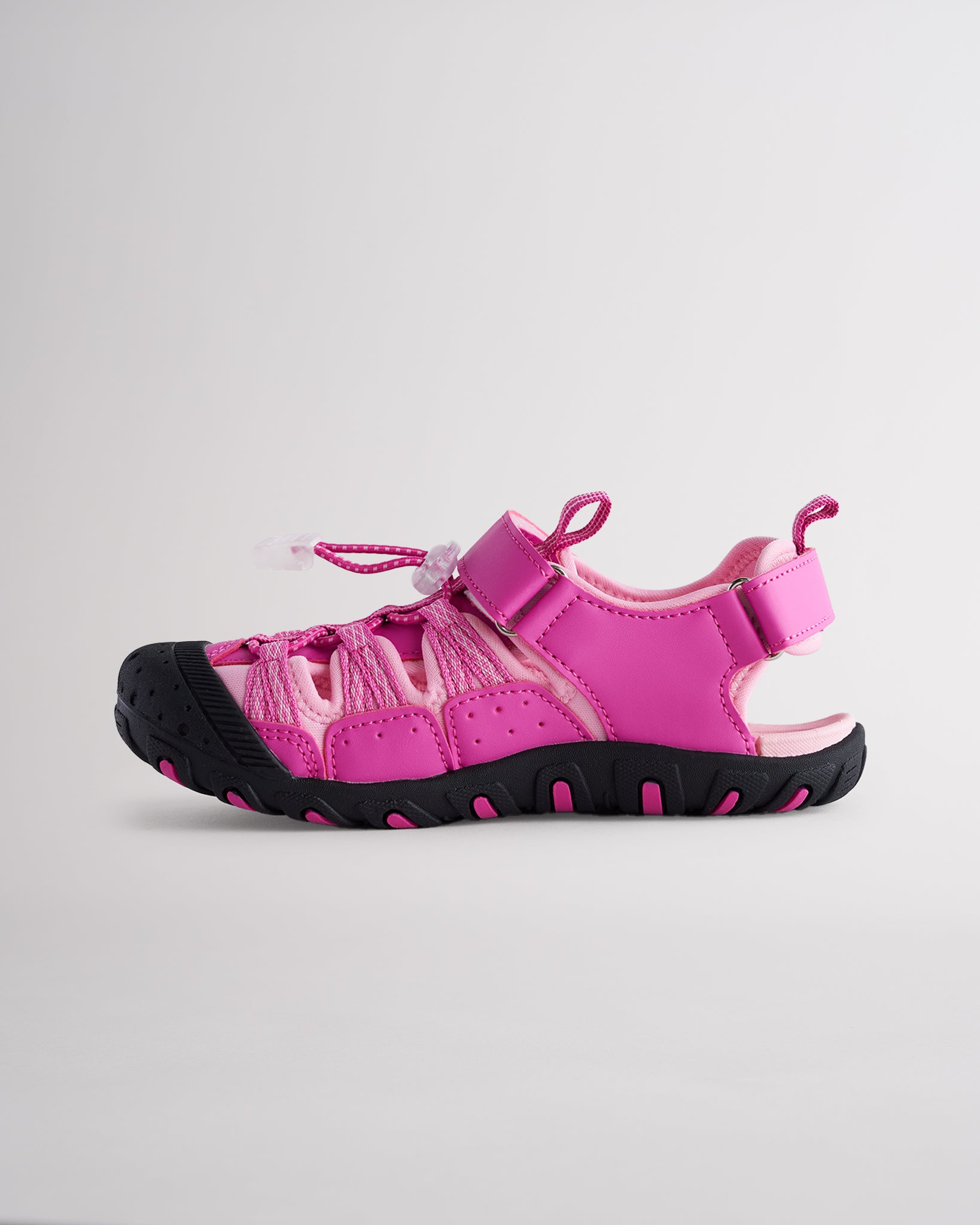 Kids sandals with secure strap closure, breathable design, and rugged outsole for outdoor activities