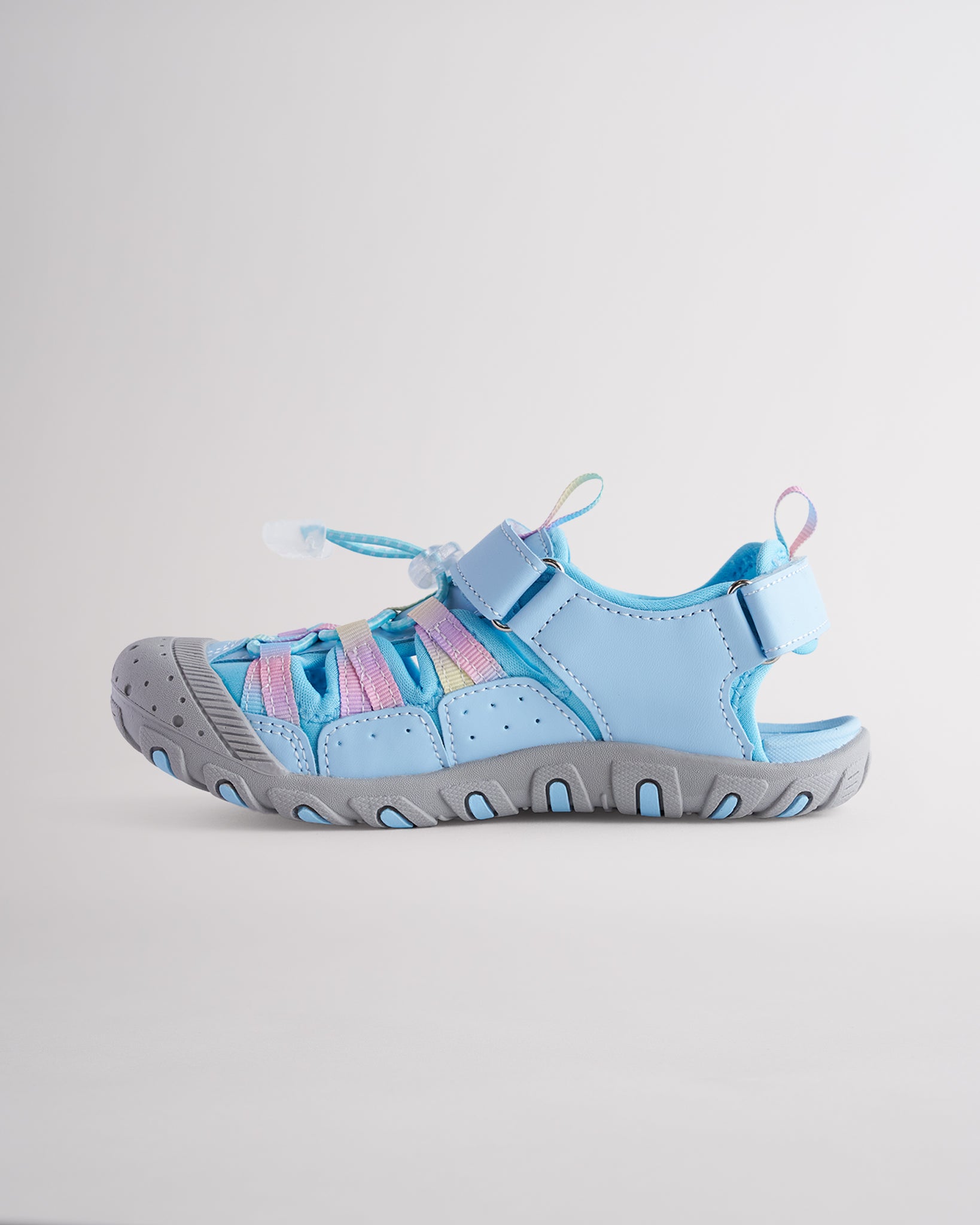 Kids sandals with secure strap closure, breathable design, and rugged outsole for outdoor activities