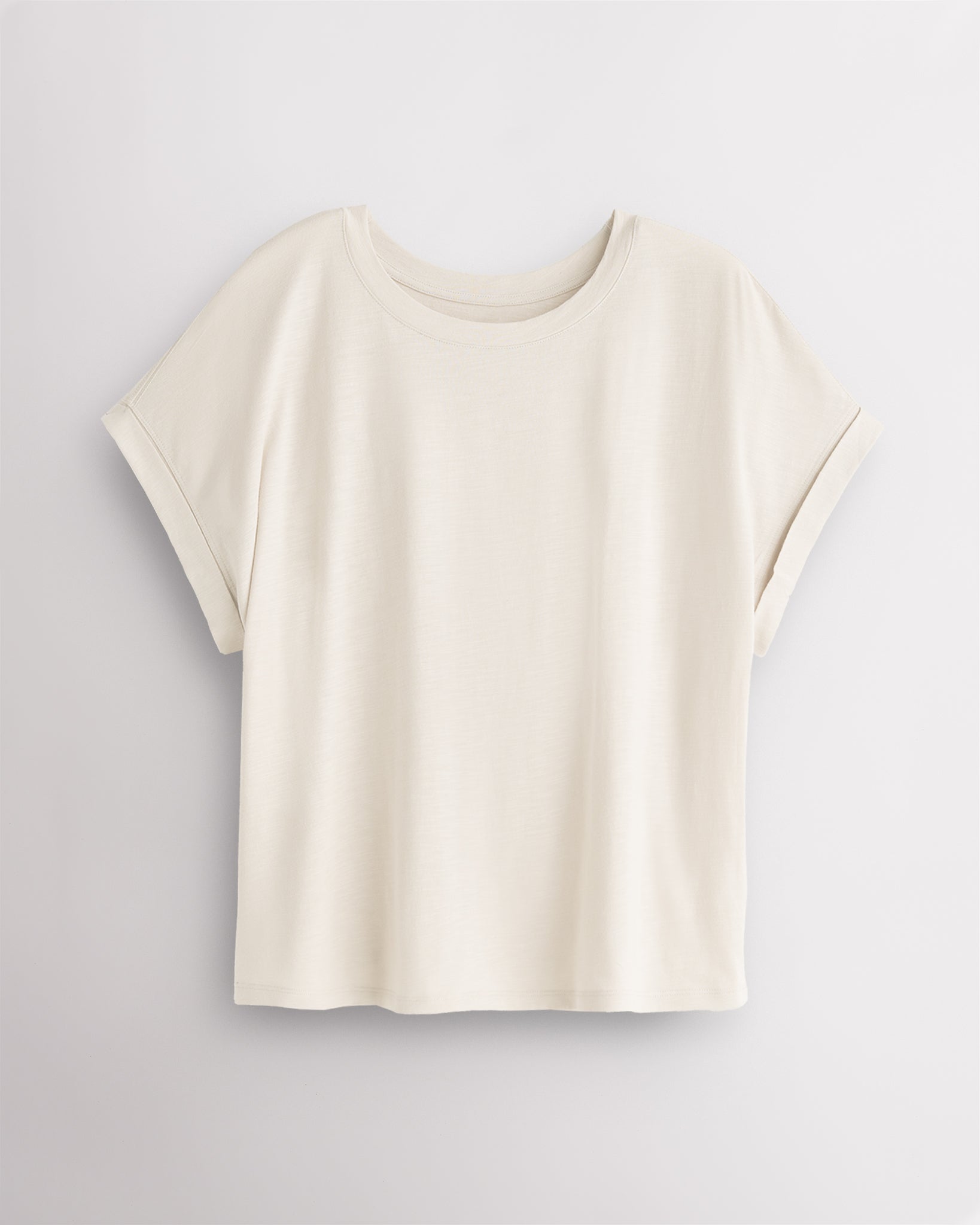 Women’s oversized short sleeve t-shirt in creme with relaxed fit and rolled cuffs