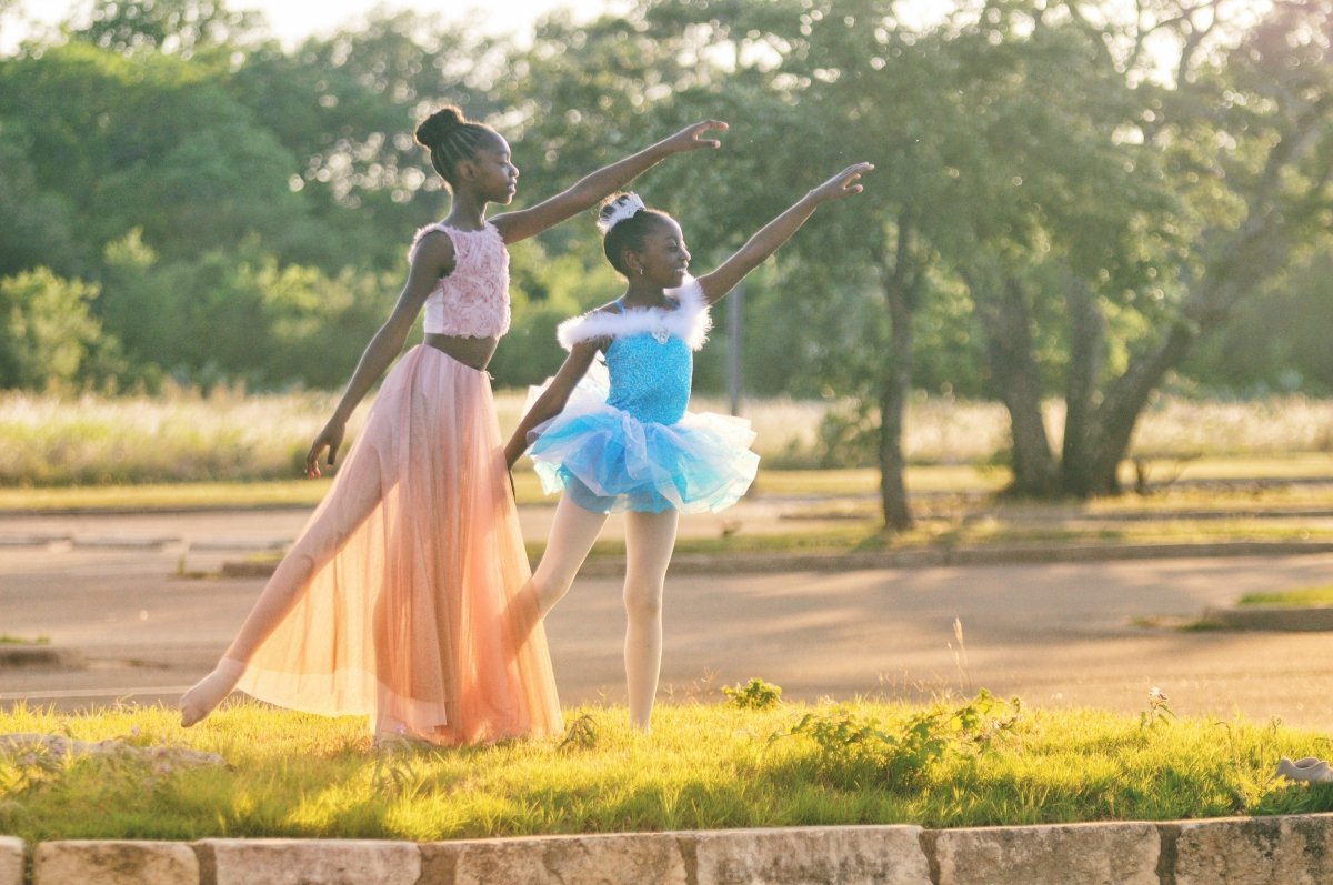 5 Ballet Arm Positions That Your Little Dancer Should Know - Stelle