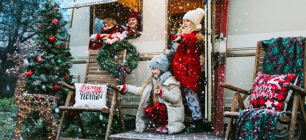 Holiday Travel Outfits for Women and Girls - Stelle