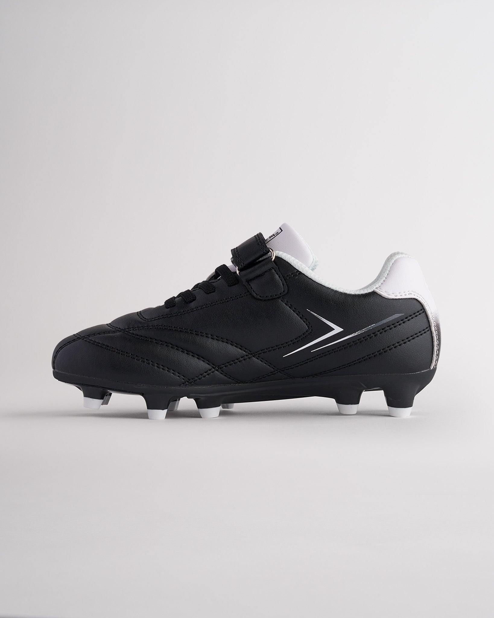 Kids Unisex Field Soccer Cleats in Black