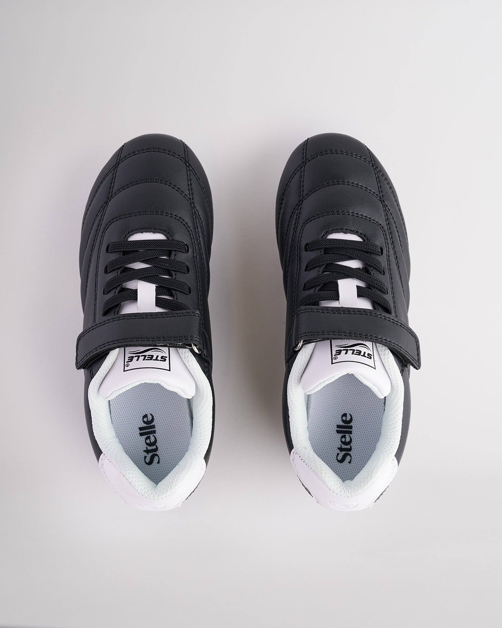 Kids Unisex Field Soccer Cleats in Black