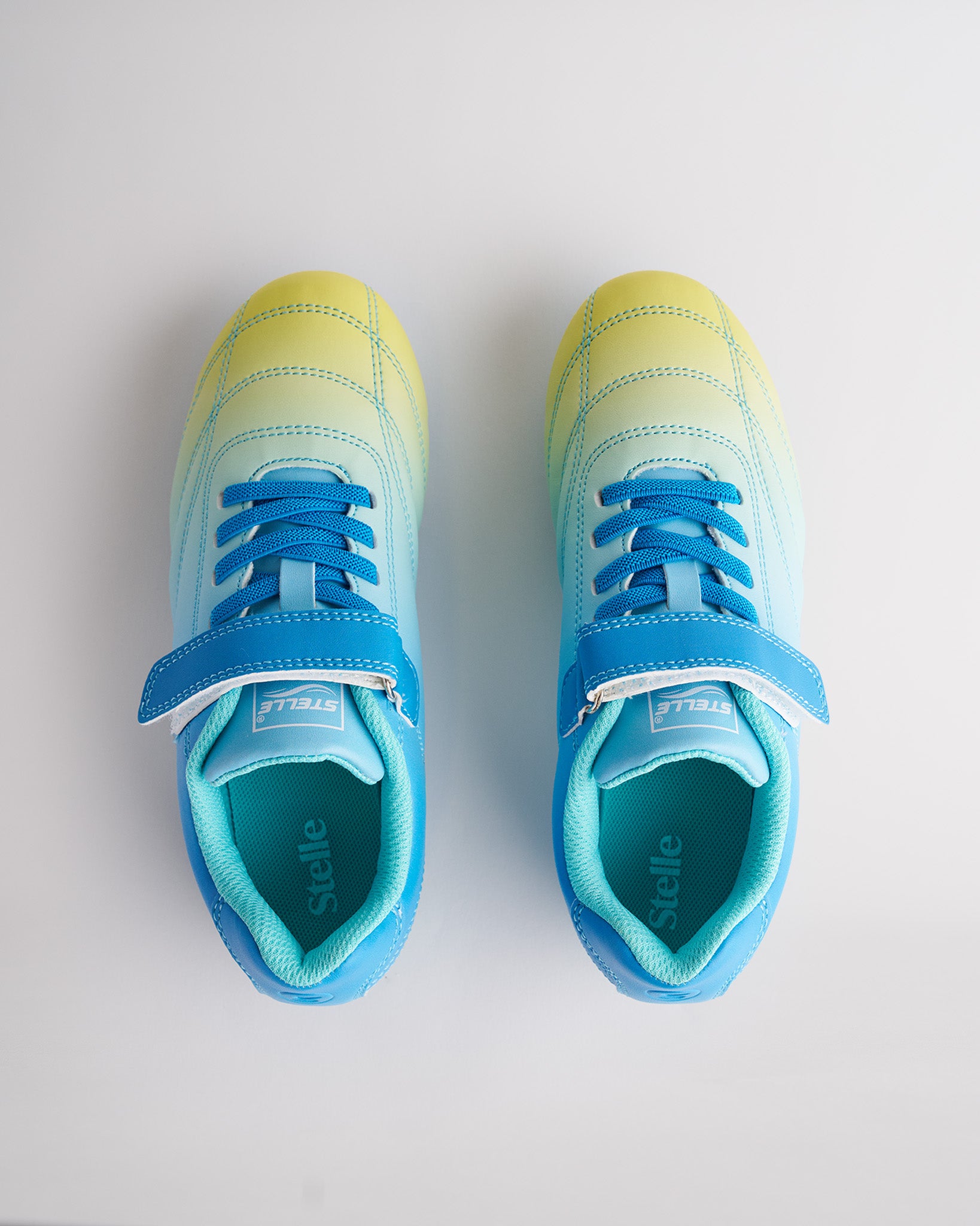 Kids Unisex Field Soccer Cleats in Solar Tide