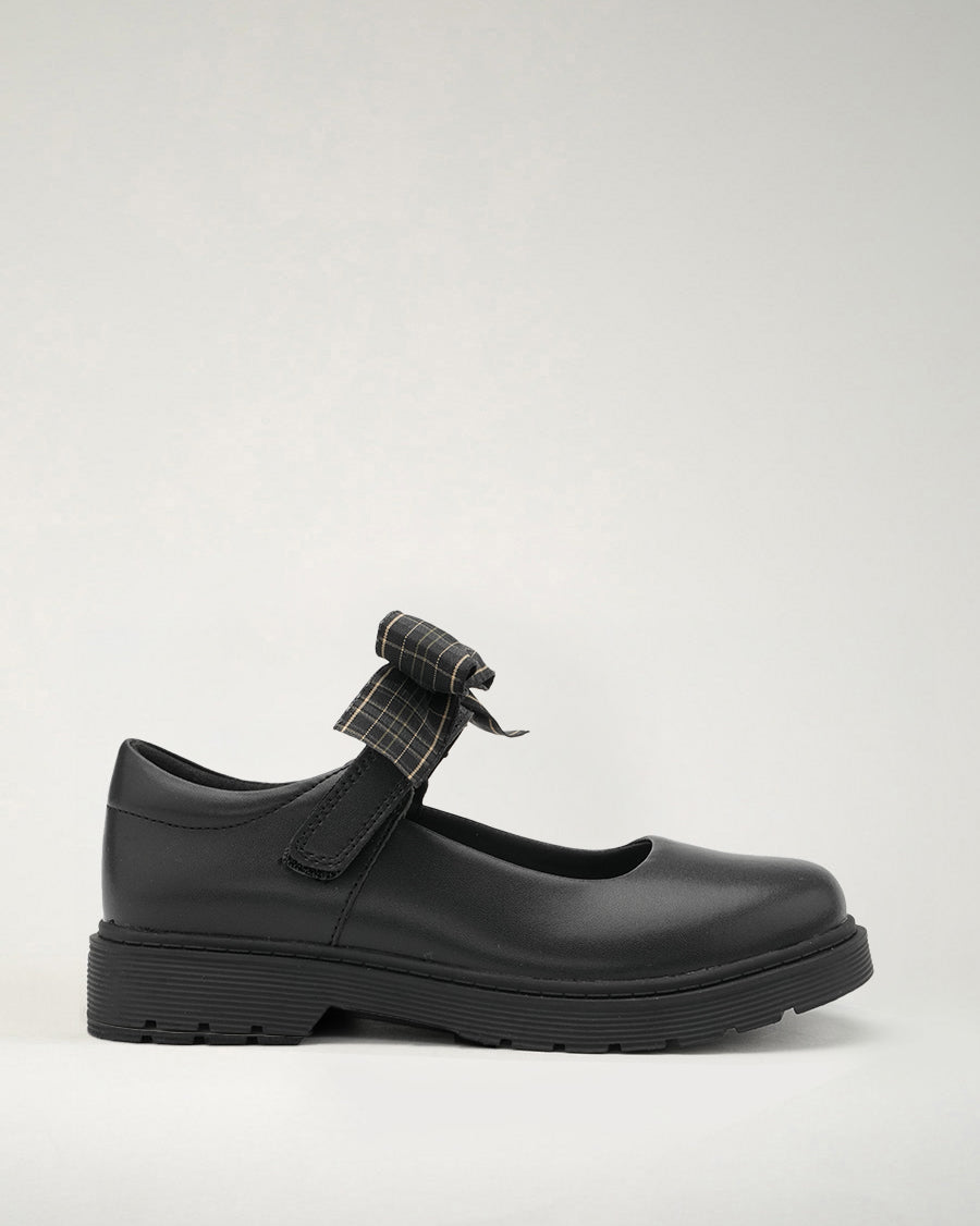 A black Mary Jane shoe with a detachable bow accessory, designed for girls.