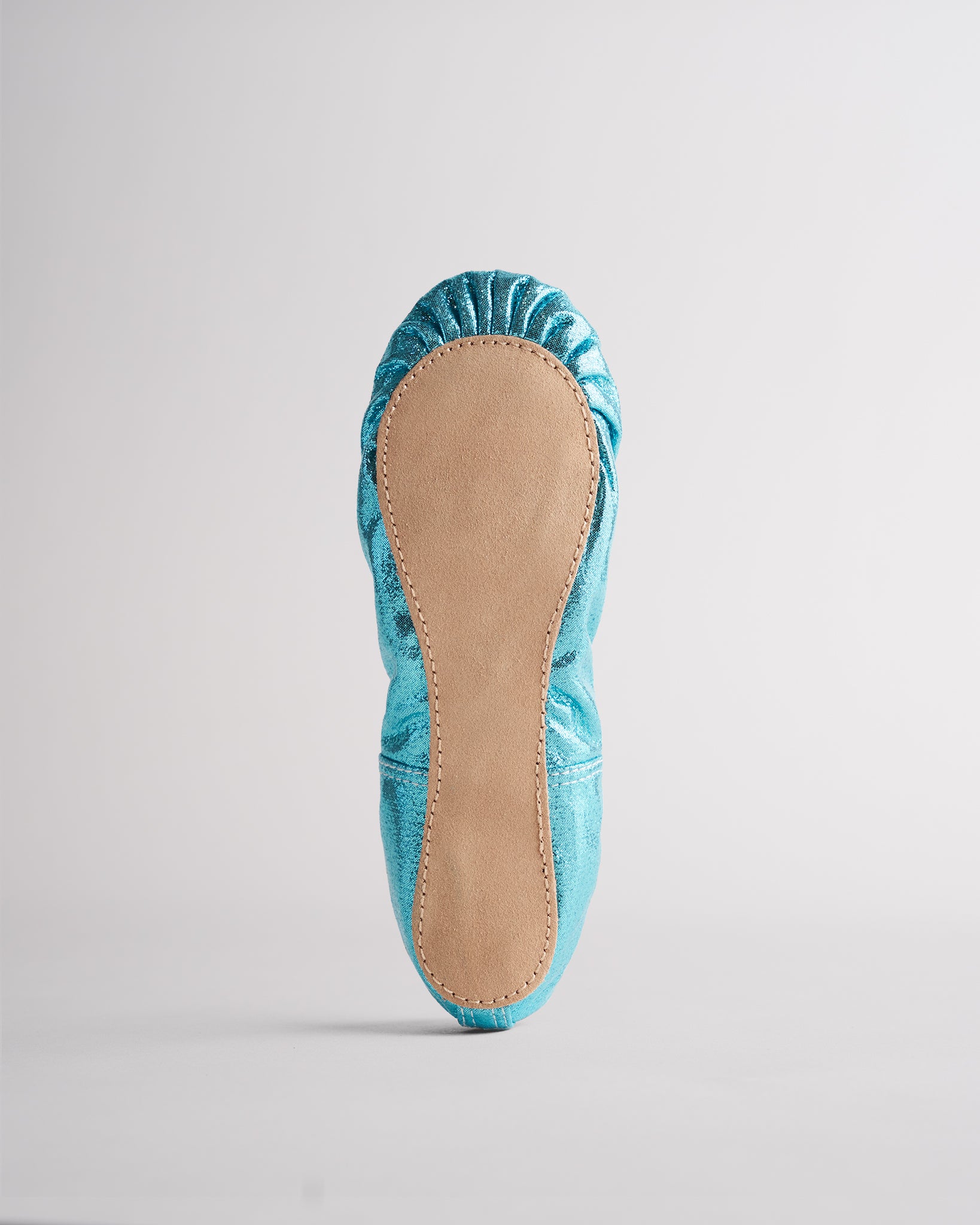 Ballet slippers with full suede sole for flexibility and natural movement