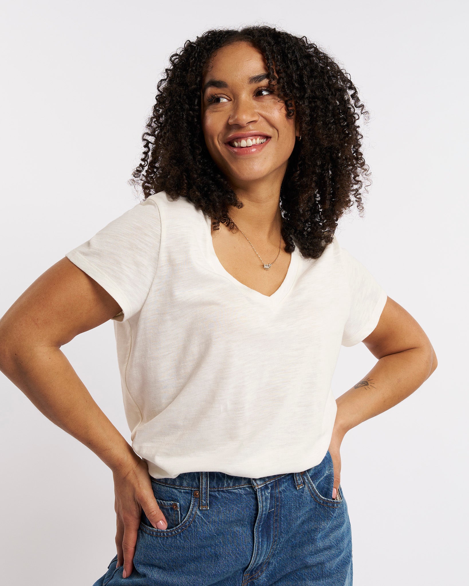 Women's Short Sleeve Slub V-Neck T-Shirt in Creme