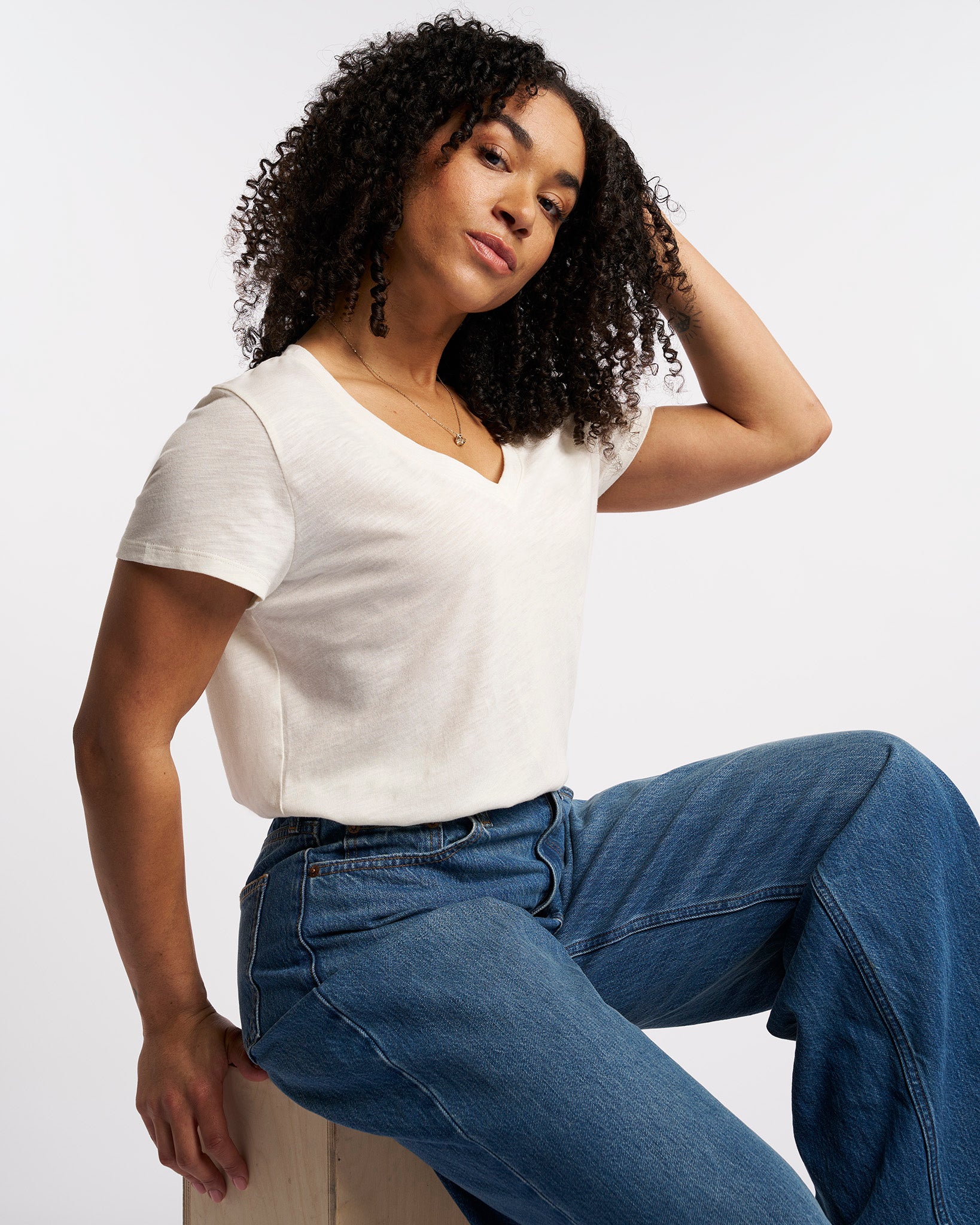 Women's Short Sleeve Slub V-Neck T-Shirt in Creme